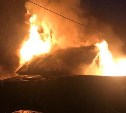 12 пожарных тушили полыхающую в Тымовском баню