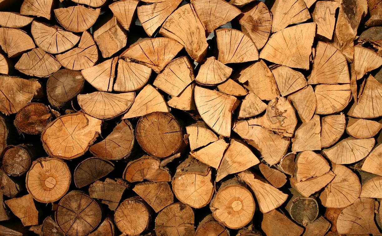 Сахалинцам возместят часть расходов на приобретение угля и дров