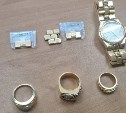 Сейфы, бриллианты и полиция: москвич после похорон отчима на Сахалине сбежал с наследством