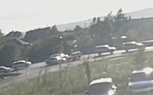 Водитель иномарки при повороте отправил встречную машину в кювет в Южно-Сахалинске