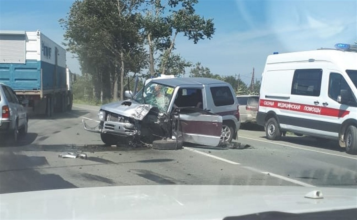 Пенсионерка пострадала при столкновении Mitsubishi Pajero Mini и КамАЗа в Соколе