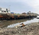 Второе затонувшее судно удалили из бухты Лососей на Сахалине
