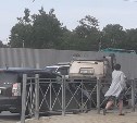 В Южно-Сахалинске при столкновении двух микроавтобусов один из них перевернулся
