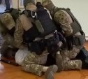 "Хороший тамада, конкурсы интересные": в Благовещенске СОБРовцы положили жениха лицом в пол прямо в загсе