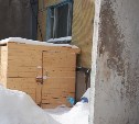 "Данным контингентам УК - не указ": сахалинцы самовольно построили сарайчик под окнами многоэтажки