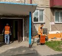 Южно-Сахалинск активизирует работу по расчистке и ремонту подвалов в домах 