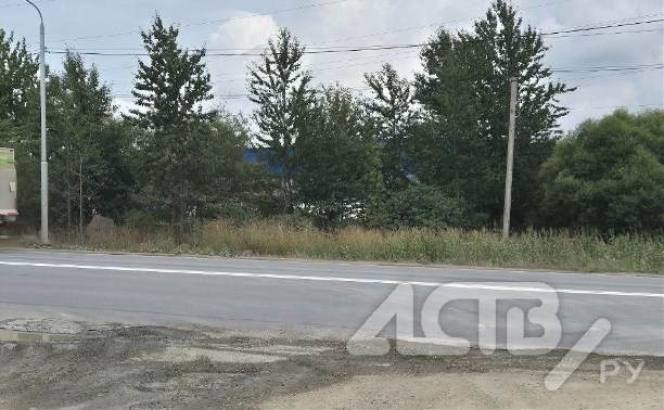 Большегрузы перегородят дорогу: двойную сплошную линию нарисовали у заезда к предприятиям в Южно-Сахалинске