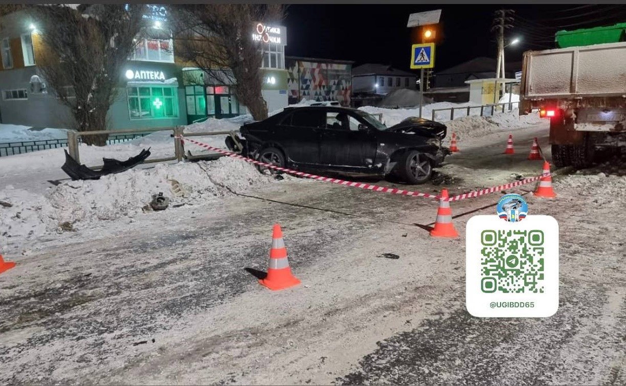 Один человек попал в больницу: ГИБДД озвучила подробности аварии в Невельске