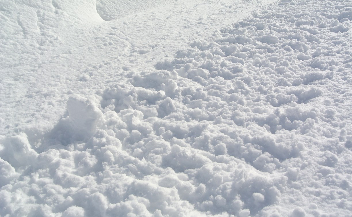 "Сидим уже почти час": пассажирский автобус сломался на трассе Южно-Сахалинск - Оха