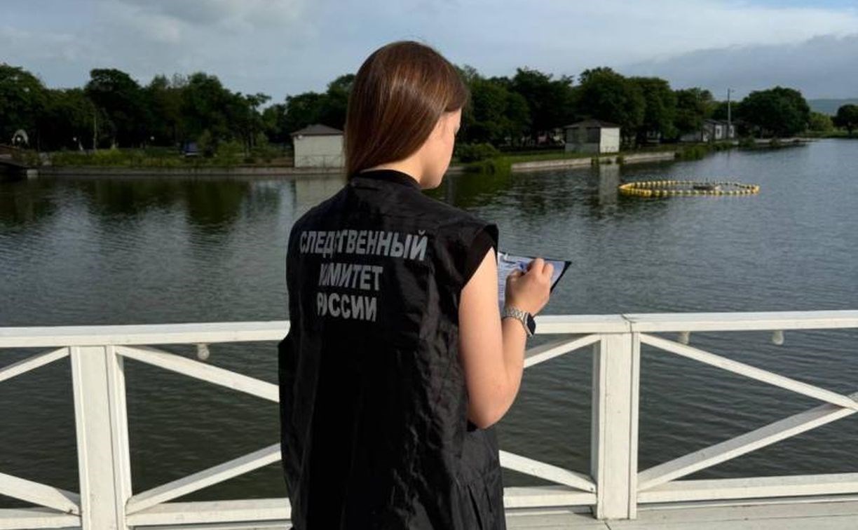 В Уссурийске две девушки подошли слишком близко к парковому озеру и утонули