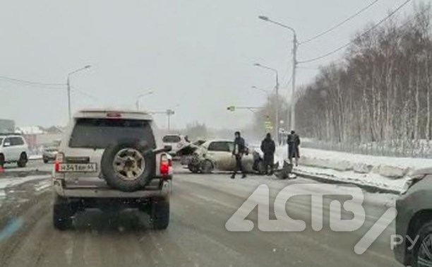 Пересмотрели "Форсаж": появилось видео последствий ДТП с рейсовым автобусом в Южно-Сахалинске