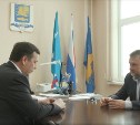 Мэр и директор школы Невельска попросили помощи Георгия Карлова