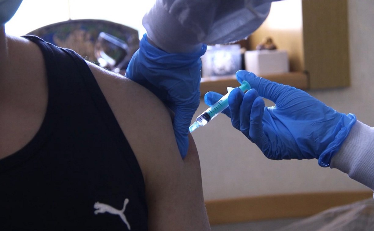 Сахалинская область стала лидером по вакцинации от COVID-19 в России