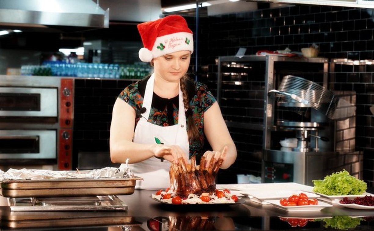 "Вкус заиграет по-новому": ведущая кулинарный сайт сахалинка посоветовала, как разнообразить новогодний салат