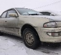 Неизвестный столкнулся с Toyota Carina и скрылся с места ДТП в Южно-Сахалинске