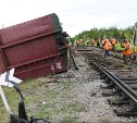 Около 150 тонн боеприпасов извлекли из упавших на Сахалине вагонов и вывезли в воинскую часть