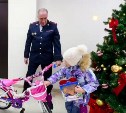Начальник УМВД России по Сахалинской области исполнил новогоднюю мечту шестилетней Милены