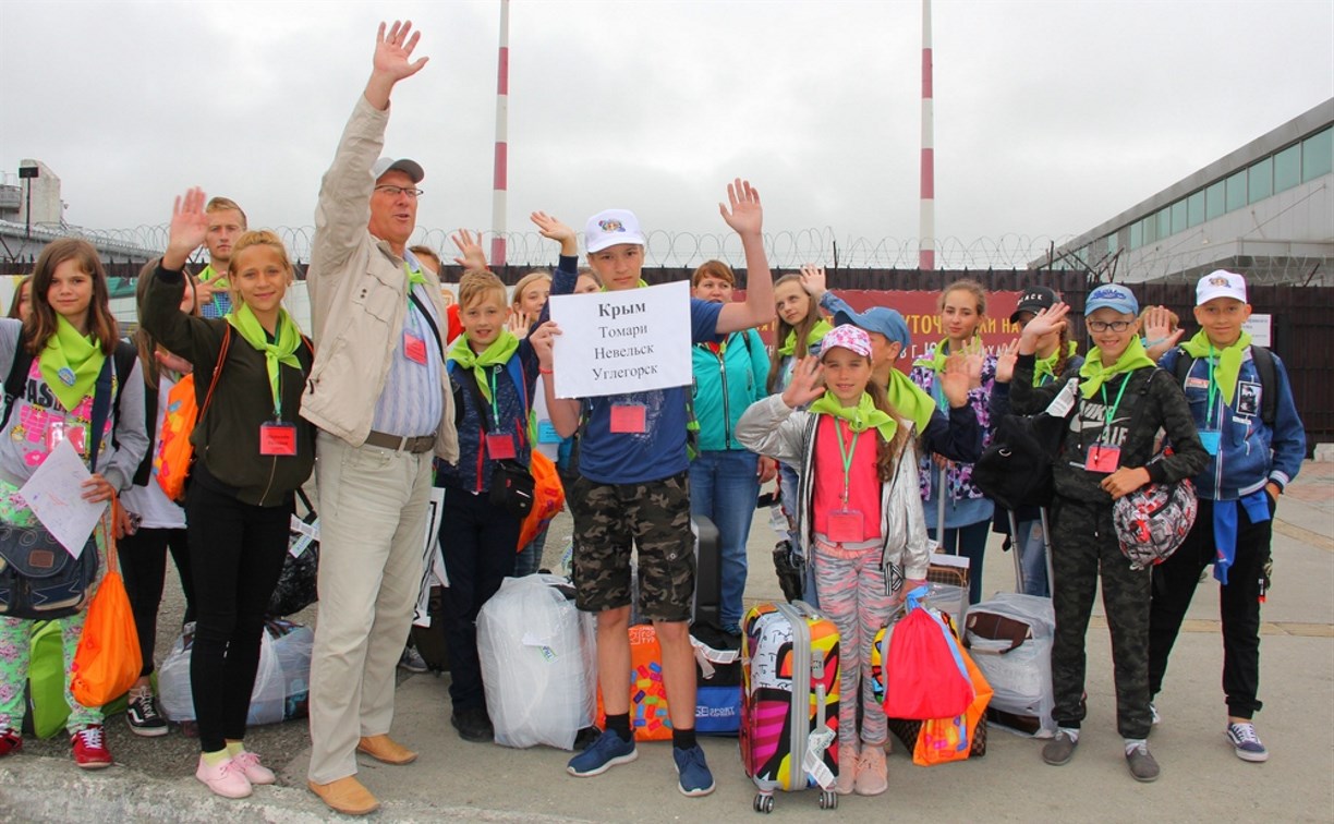 Первая группа островных школьников вернулась из Крыма