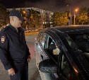 В Южно-Сахалинске полицейские навестили шумных завсегдатаев парковки торгового комплекса "Панорама"