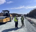 На Корсаковской трассе перестраивают мост через Христофоровку