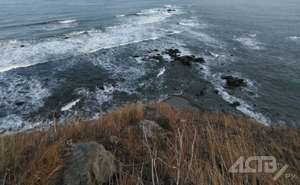 Туристы не отпускают живописный мыс Острый на Сахалине даже в ноябре