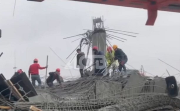 На месте обрушения здания в Южно-Сахалинске задействовали дополнительные силы