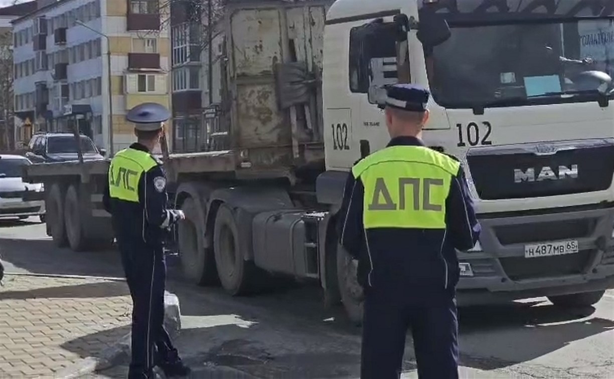 Двое пострадали в ДТП, более 6000 штрафов: обстановка на сахалинских дорогах за сутки 