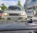 Водитель на джипе в Южно-Сахалинске ехал по "встречке" и не уступал дорогу