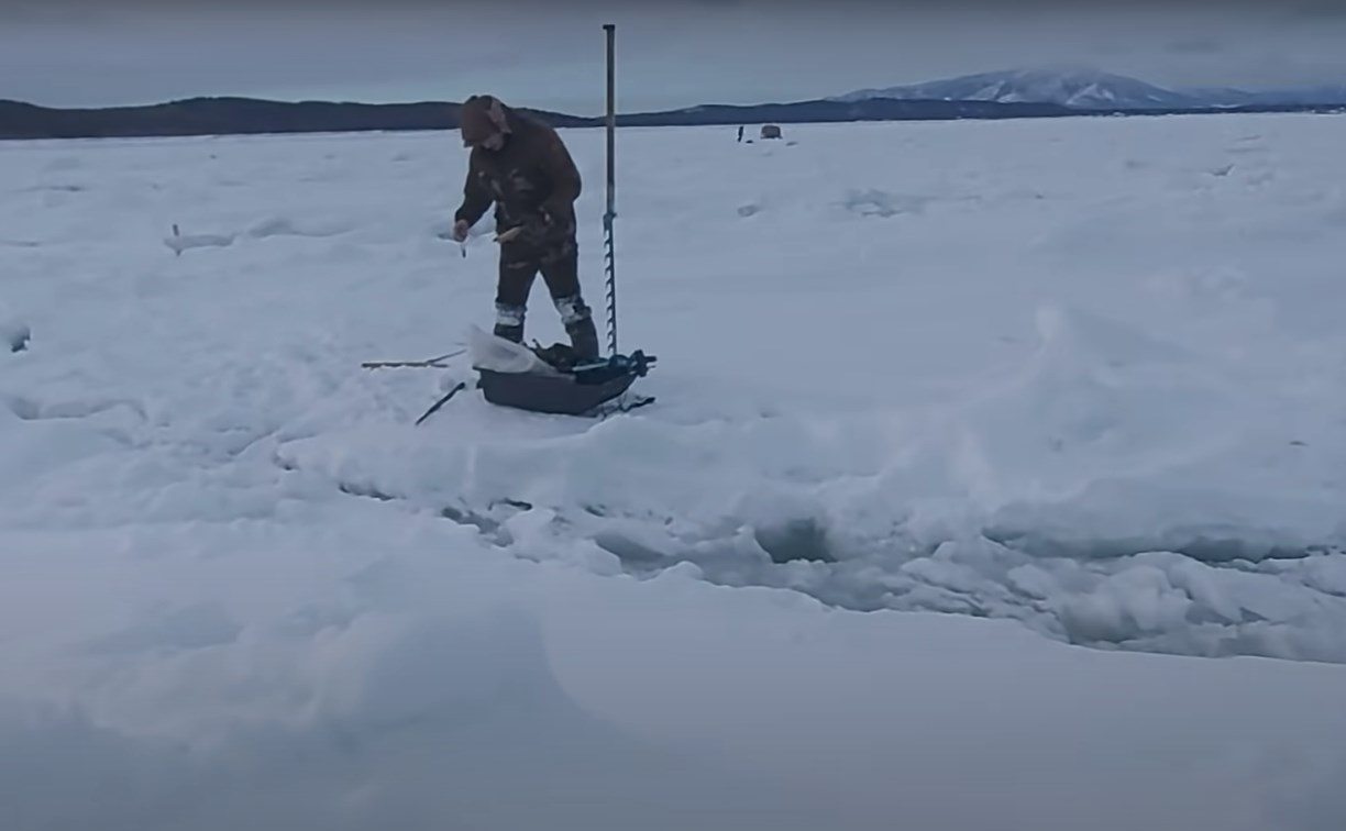 "Поймали одного и съели": опытная сахалинская рыбачка проверила, есть ли лёд и крабы на побережье