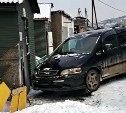 "Авто отталкивали, чтобы вытащить": сахалинцы рассказали, как помогали пострадавшему в ДТП дворнику