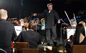 Больше пяти тысяч сахалинцев пришли на концерт симфонического оркестра под открытым небом