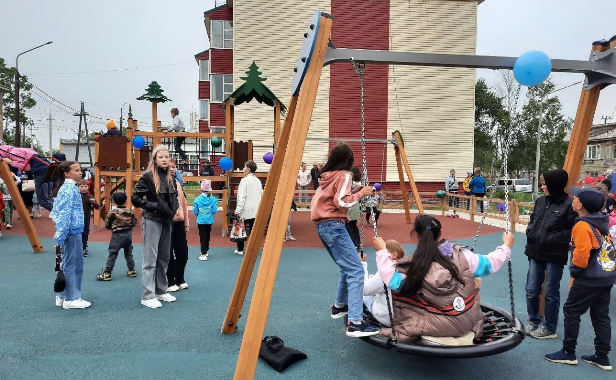 В Сахалинской области избавятся от опасных детских площадок с истекшим сроком эксплуатации