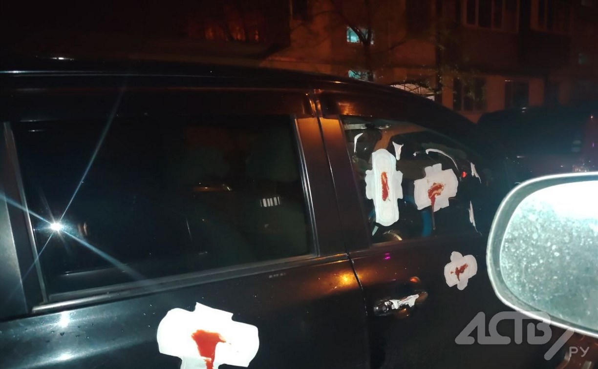 В Южно-Сахалинске неизвестные устроили странную месть автомобилисту во дворе