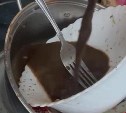 Вода цвета кофе потекла из кранов в доме на улице Ленина в Южно-Сахалинске