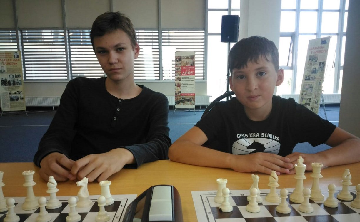 Юные сахалинские шахматисты борются за приз турнира во Владивостоке