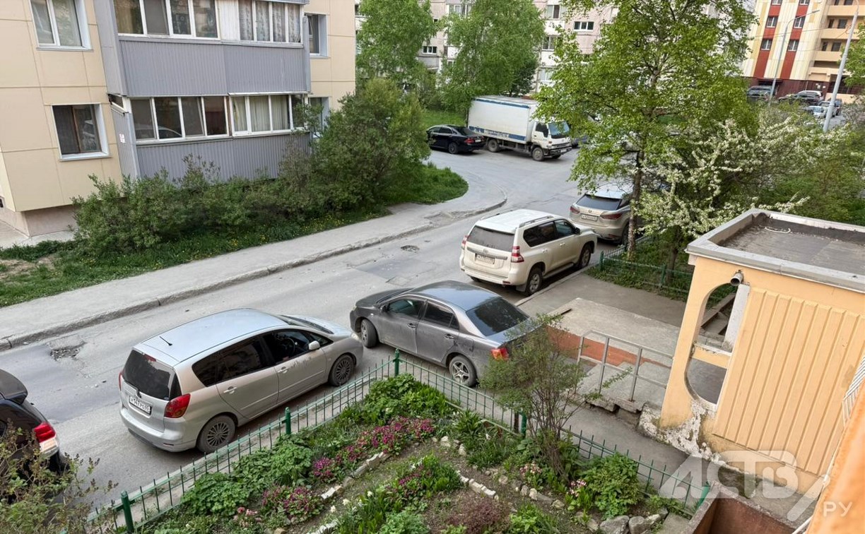 Претендента на звание самого дерзкого автохама нашли в одном из дворов Южно-Сахалинска