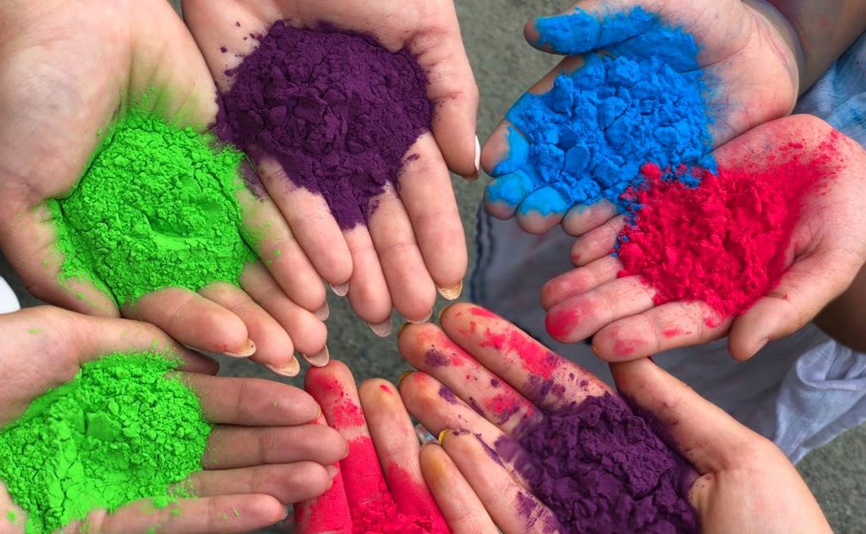Бесплатную краску для фестиваля Холи сахалинцы могут выиграть в эфире радио АСТВ