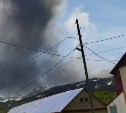 "Мы на грани большого шухера": на Курилах сразу два вулкана выбросили пепел, в городе - пыль