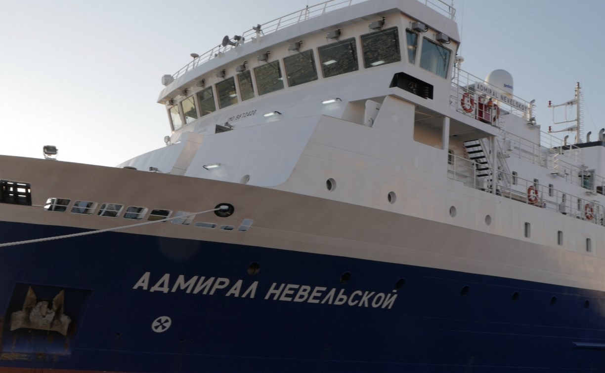 Просроченные продукты продавали на сахалинском теплоходе "Адмирал Невельской"