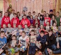 Активисты поздравили с Рождеством воспитанников соцучреждений в Томаринском районе 
