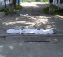 Ноу-хау по-корсаковски: сахалинец сообщил, что в городе начали затыкать дыры в асфальте мешками
