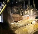 Кабина бульдозера загорелась ночью в Анивском районе 