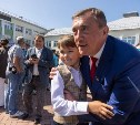 Валерий Лимаренко посетил торжественную линейку в школе №6 Южно-Сахалинска
