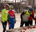 Сахалинцы проехали на велосипедах 120 километров, чтобы возложить цветы к памятникам бойцам войны