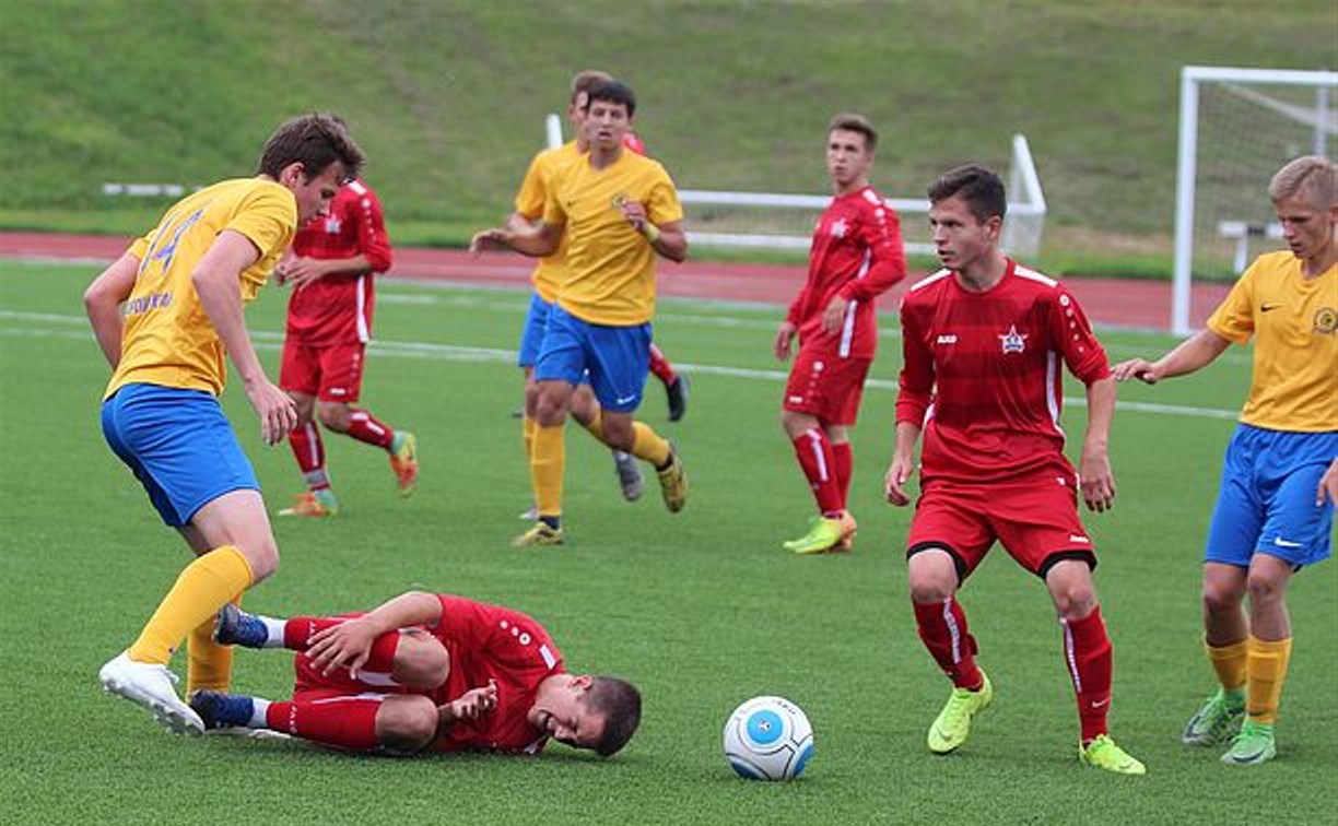 В Южно-Сахалинске начался зональный этап первенства России по футболу