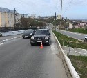 Водитель на Mercedes в Холмске сбил 20-летнюю девушку