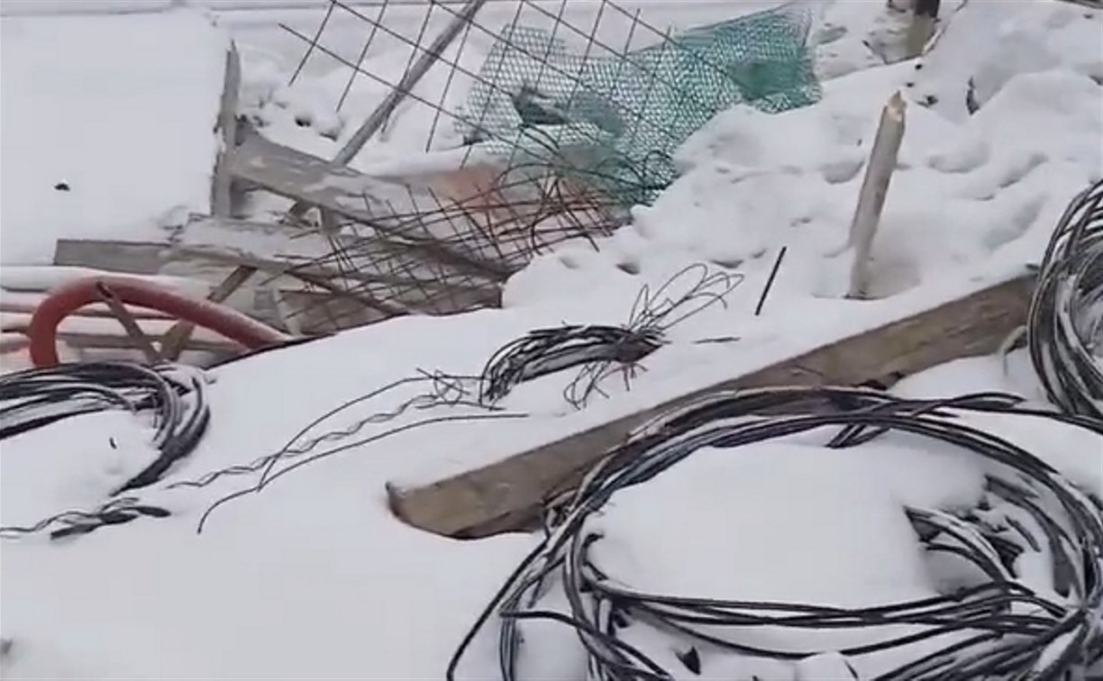 Подрядчик по капитальному ремонту ул. Бумажной в Южно-Сахалинске устроил свалку строительного мусора