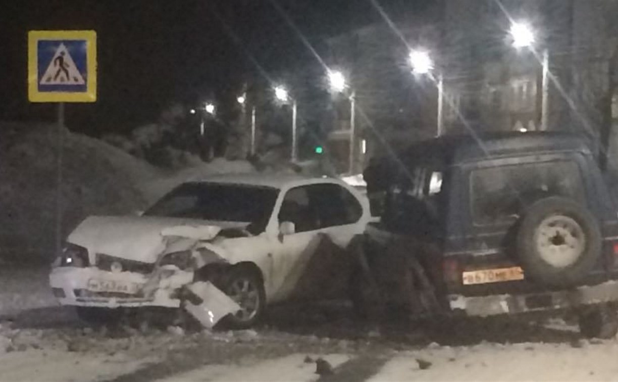 Водитель внедорожника пострадал в ночном ДТП в Холмске