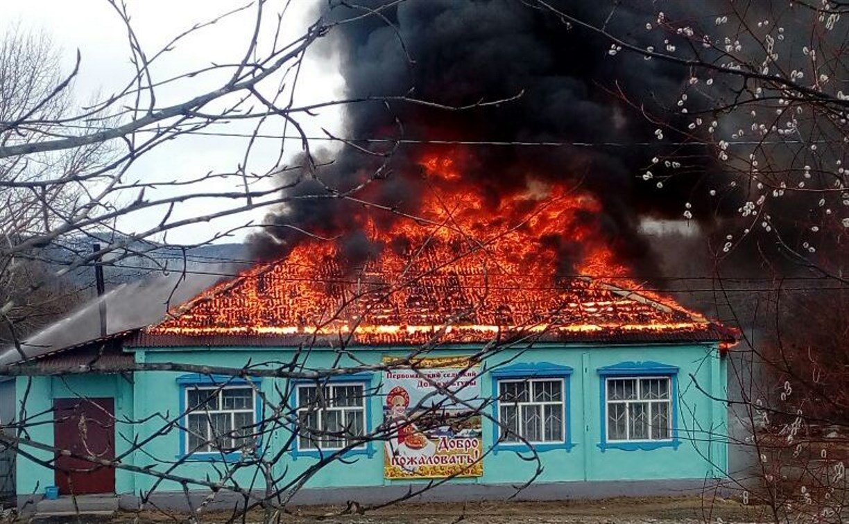 В Первомайском горит клуб