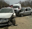 Две иномарки столкнулись в Южно-Сахалинске на дороге кирпичный завод – Ласточка